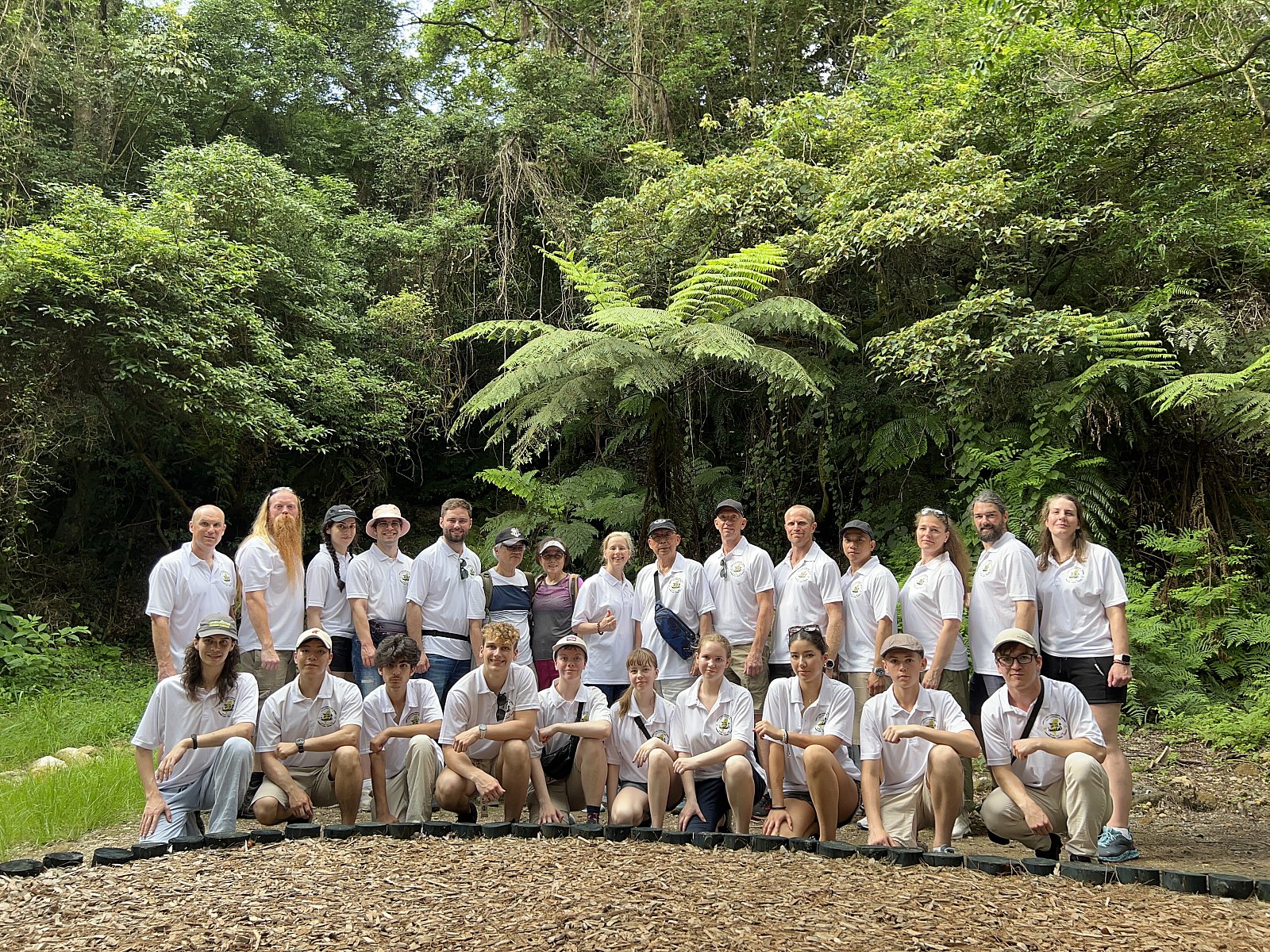 gruppbild i nationalparken i Yangmingshan, Taipei, Taiwan, 2023.